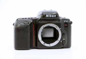 Miniature 1 : Nikon F50 + Nikkor 35-80mm