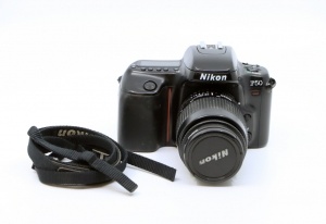 Miniature 8 : Nikon F50 + Nikkor 35-80mm