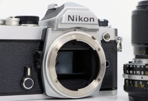 Miniature 4 : Nikon FM + 50mm F1.8 + Nikkor 43-86mm F3.5