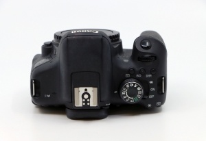 Miniature 2 : Canon EOS 750D (Boitier nu)