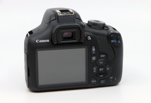 Miniature 2 : Canon EOS 2000D + EF-S 18-55mm IS STM