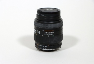 Miniature 1 : Nikon F-601 + Nikkor AF 28-70mm