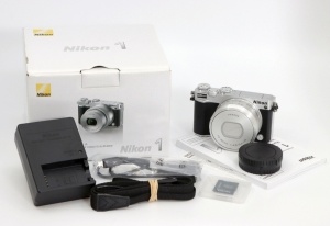 Miniature 1 : Nikon 1 J5 + 1 NIKKOR 10-30mm