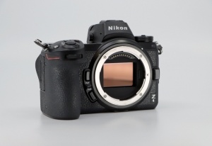 Miniature 4 : Nikon Z6 (Boitier nu). 