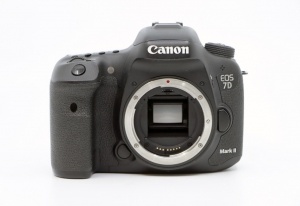 Miniature 1 : Canon EOS 7D Mark II 